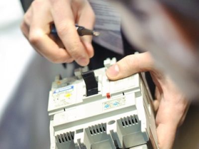Controle et maintenance des installations électriques